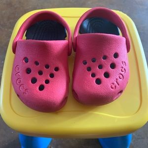 I am selling baby boys shoe, The brand is crocs, size of shoe is c4